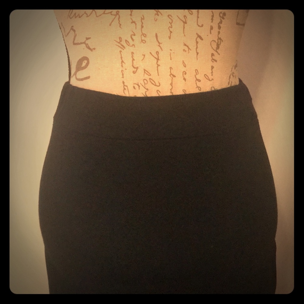 BLACK FORM FITTING PENCIL SKIRT!!🖤🖤